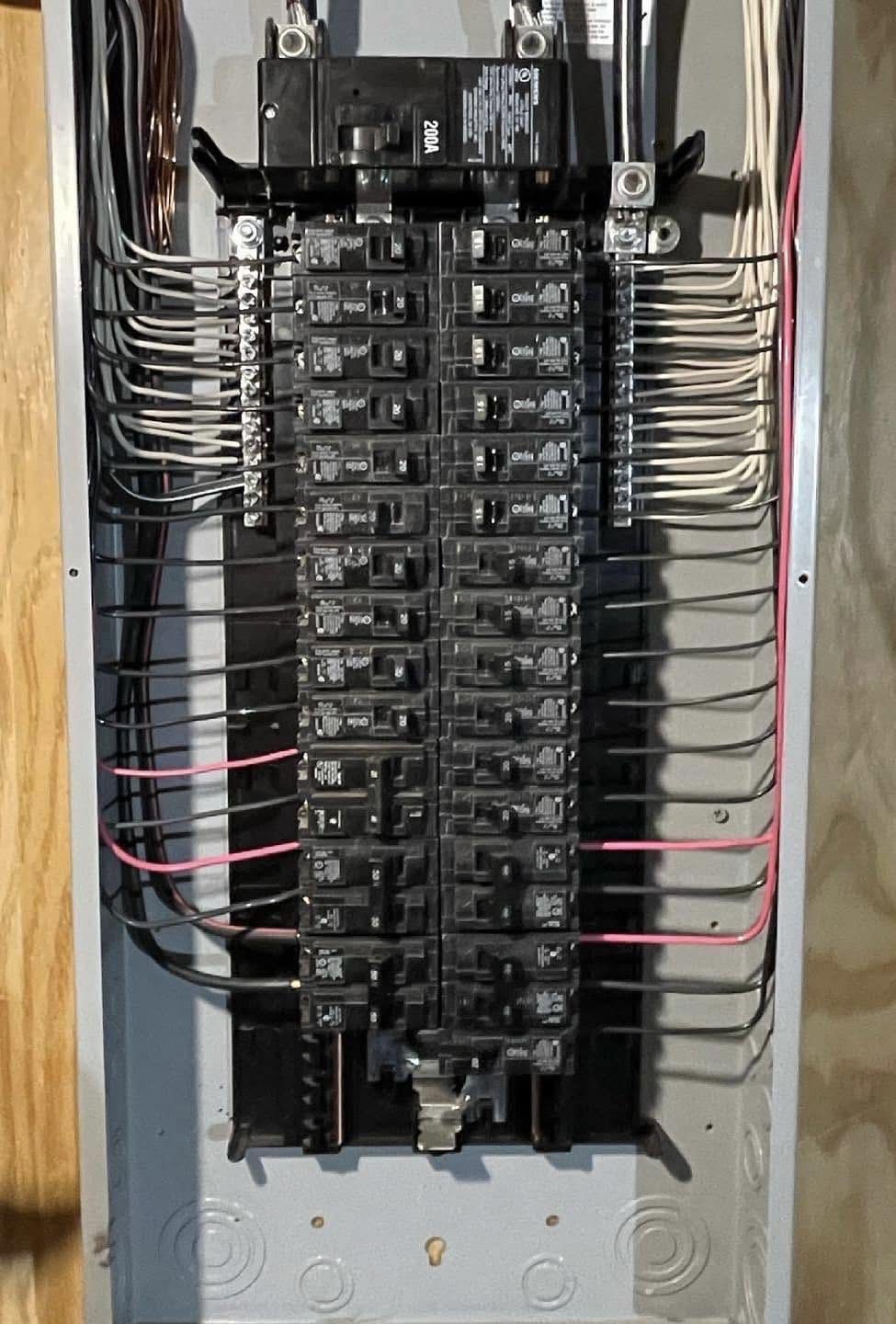 New 200A main breaker panel with neatly dressed branch circuit wiring